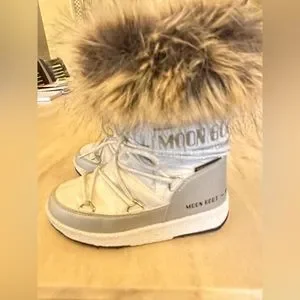 Little girl deals moon boots